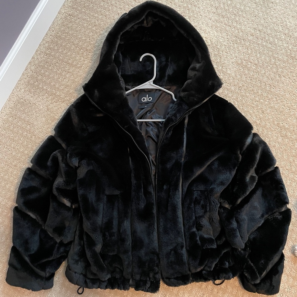 Alo Yoga Knock Out Faux Fur Jacket, Size XSmall